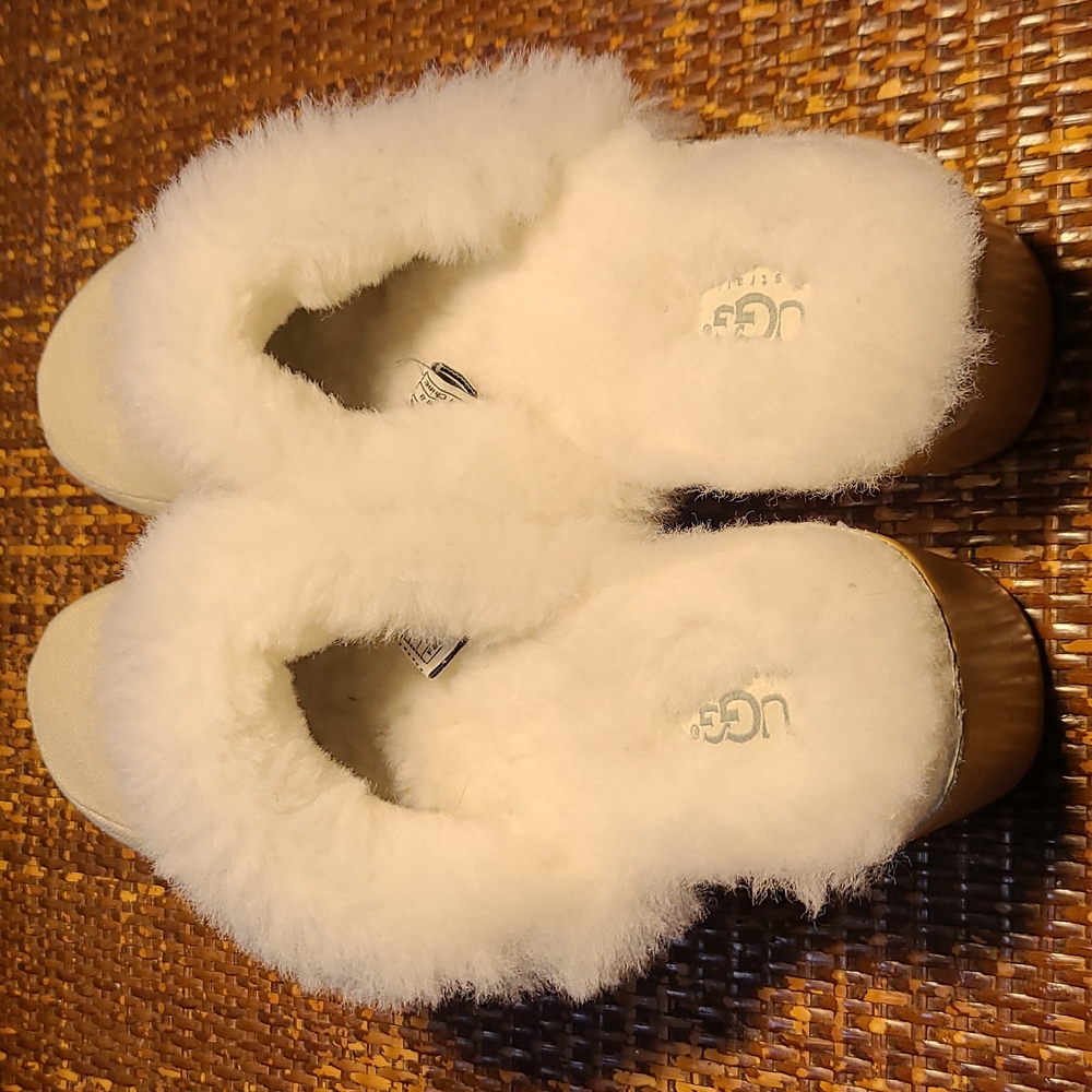 UGGS - Picture 3 of 10